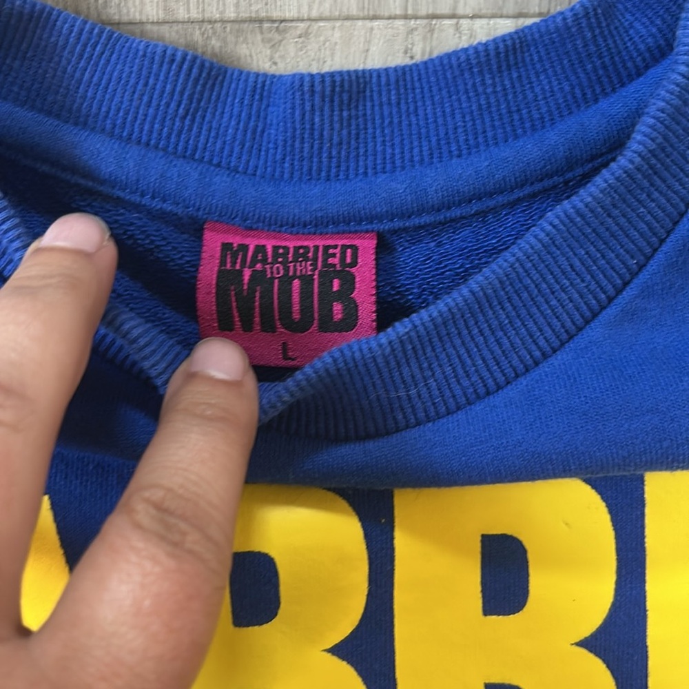 Married to the Mob Crewneck Sz Large - Picture 3 of 5